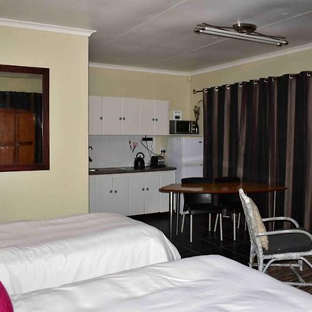 Hotel 13 Hobson Secunda Exterior foto